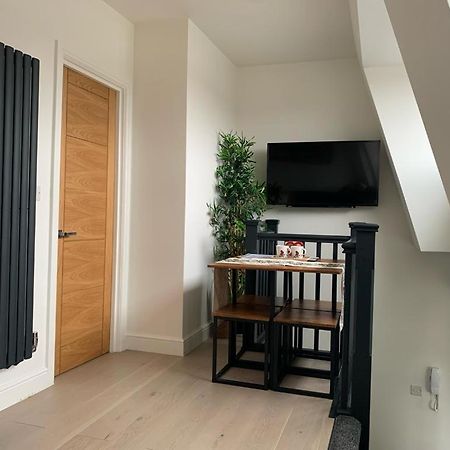 One Bedroom Apartment Лондон Екстериор снимка