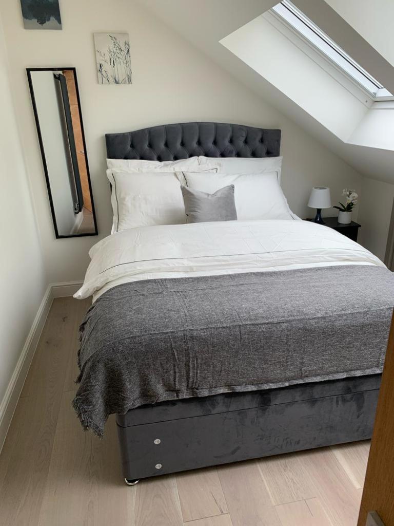One Bedroom Apartment Лондон Екстериор снимка
